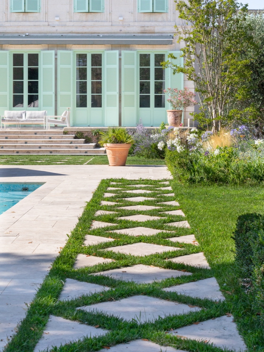 Atelier Naudier Architecte Paysagiste Concepteur Montpellier Aix En Provence Piscine Miroir Jardin Mediterraneen Creation Et Amenagement Jardin